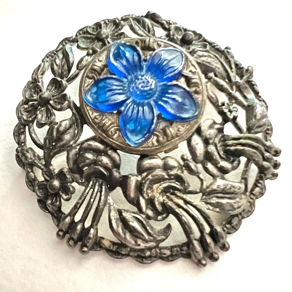 Vintage Brooch Metal Floral Daisy Roses Victorian Lapel Scarf Pin